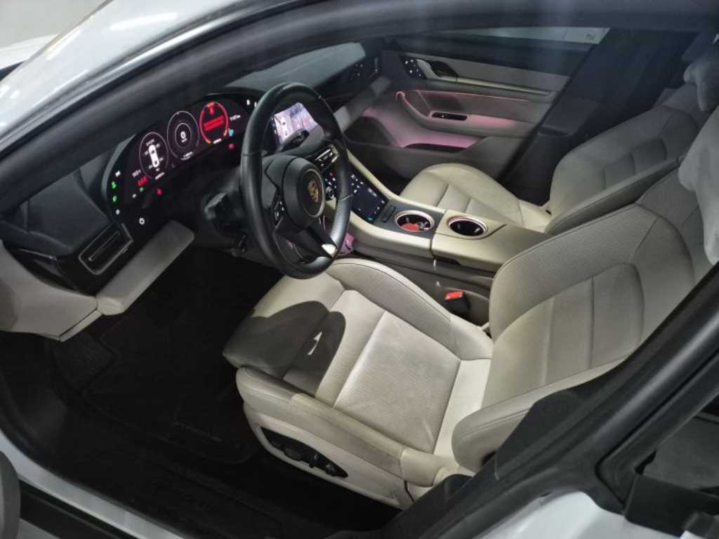 Porsche Taycan - Vista 5