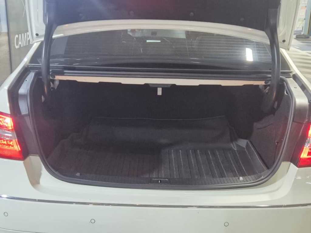 Mercedes Benz E class - Vista 5