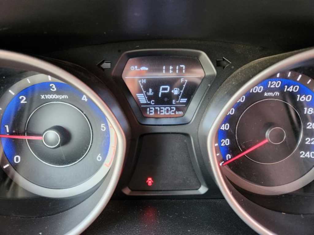 HYUNDAI Avante - Vista 11