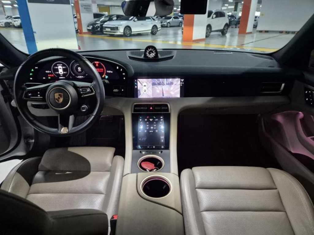 Porsche Taycan - Vista 7