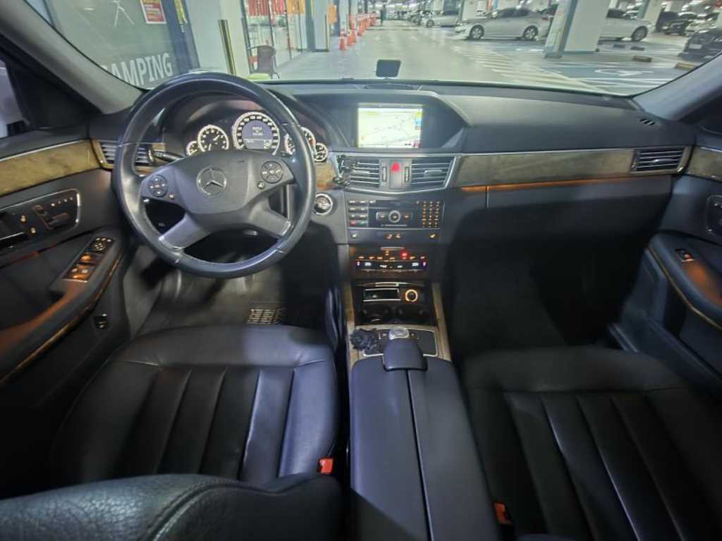 Mercedes Benz E class - Vista 8