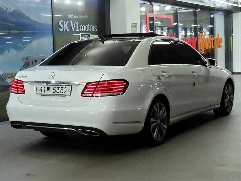 Mercedes Benz E class - Vista 4