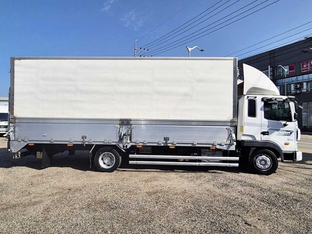 medium and large cargo truck - Vista 5