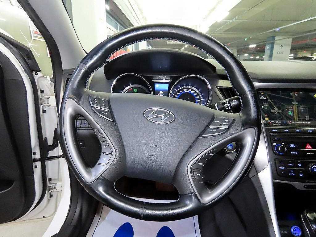 HYUNDAI Sonata - Vista 8