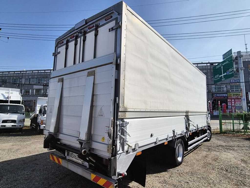 medium and large cargo truck - Vista 6