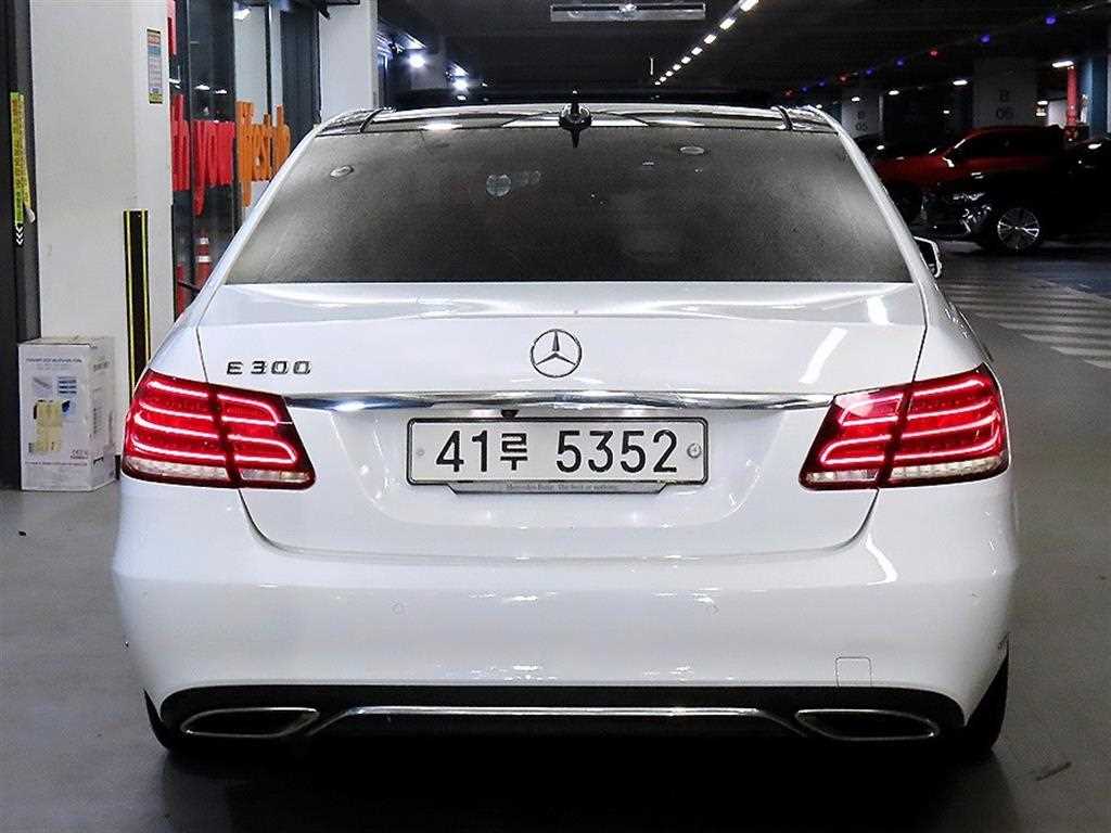 Mercedes Benz E class - Vista 5