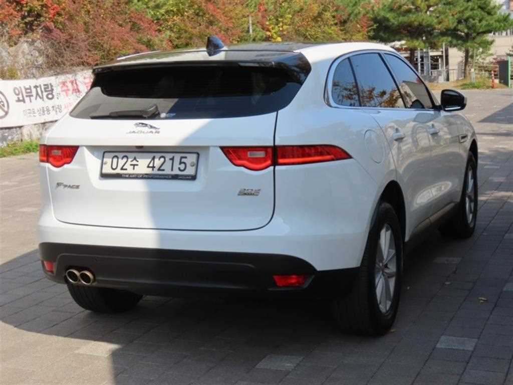 Jaguar F-PACE - Vista 3