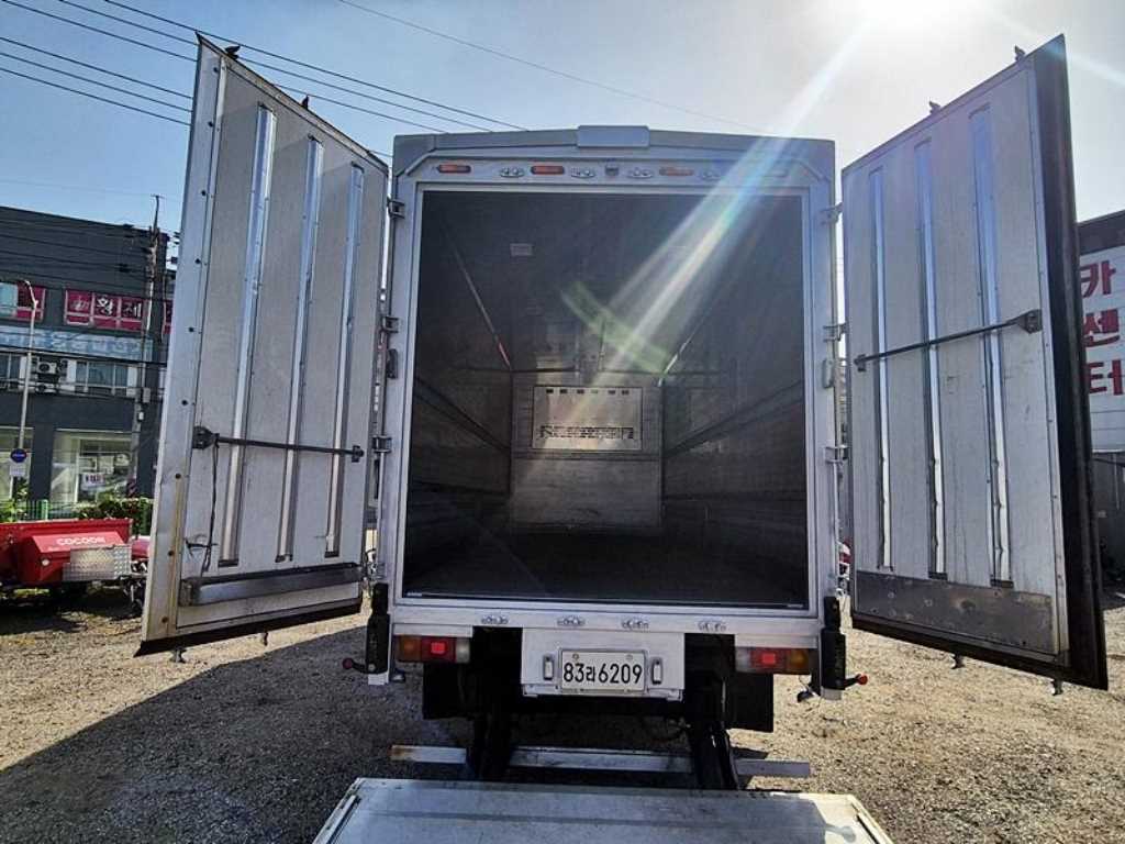 medium and large cargo truck - Vista 10