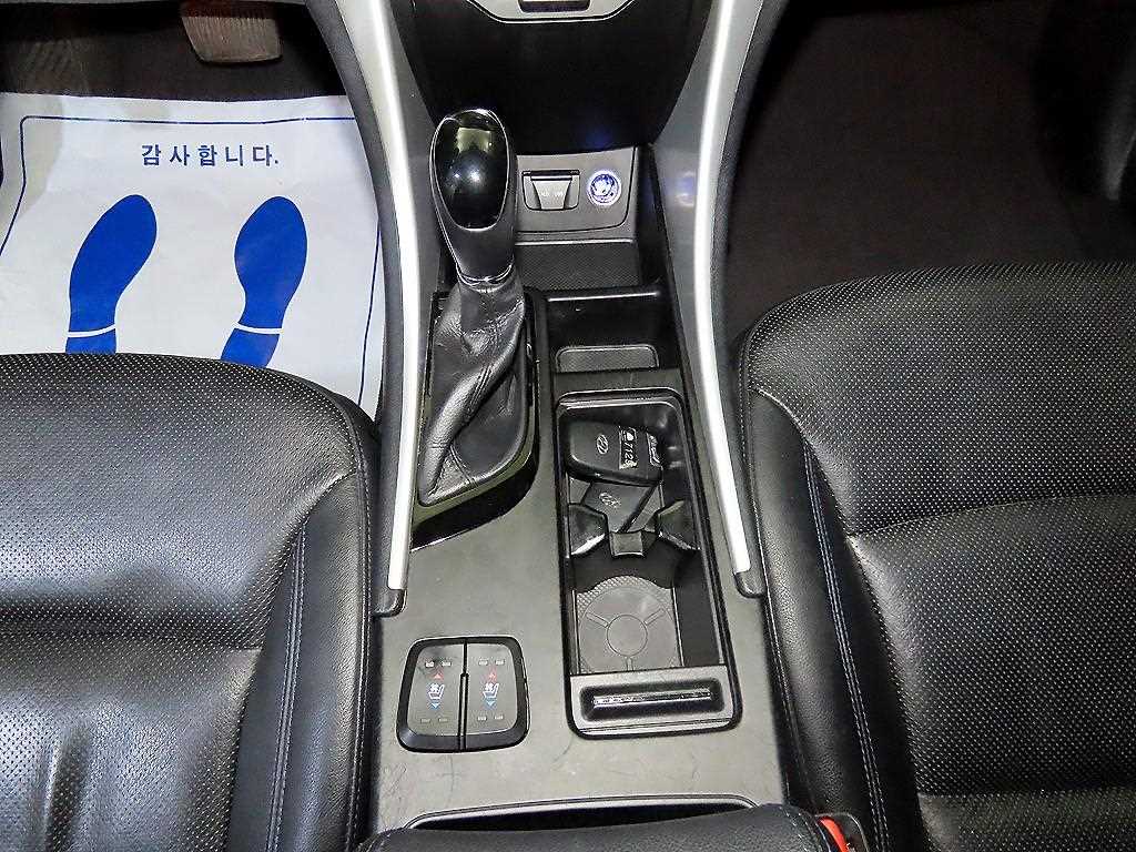 HYUNDAI Sonata - Vista 12