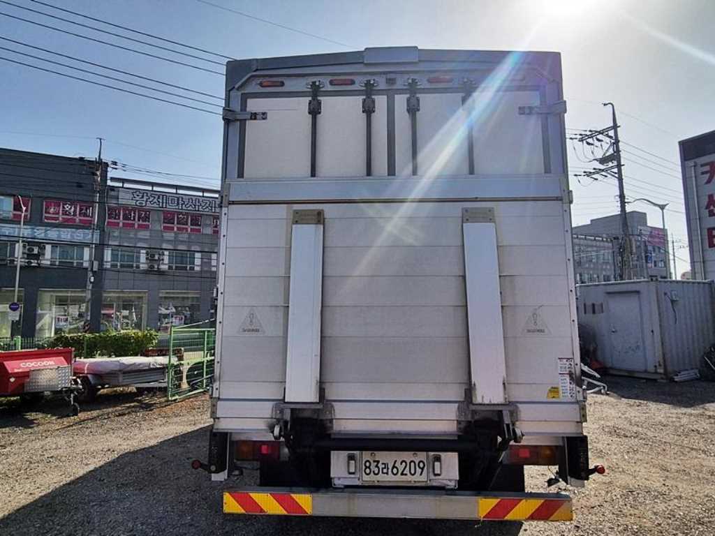 medium and large cargo truck - Vista 7