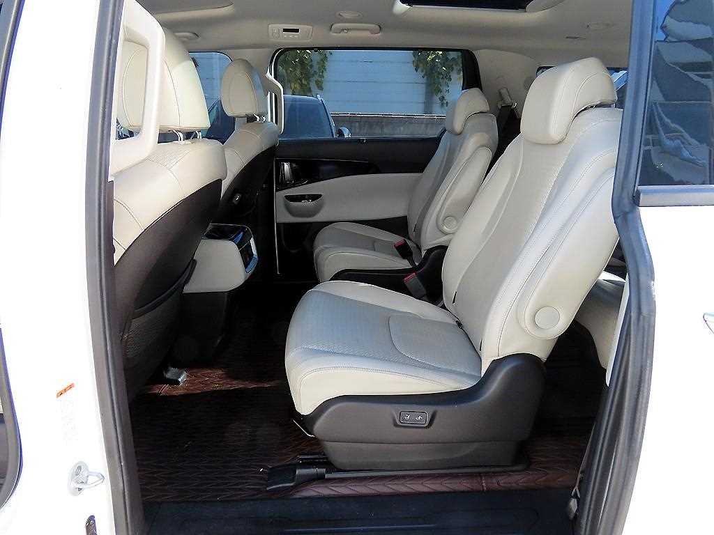KIA Carnival - Vista 6