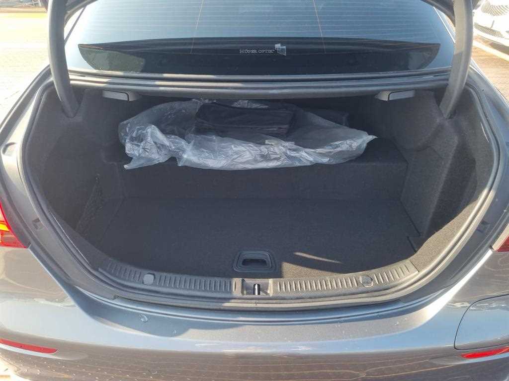 Mercedes Benz E class - Vista 6