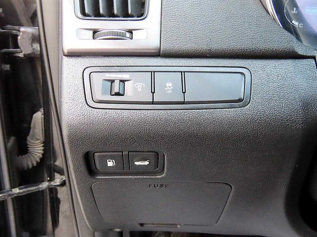 HYUNDAI Sonata - Vista 12