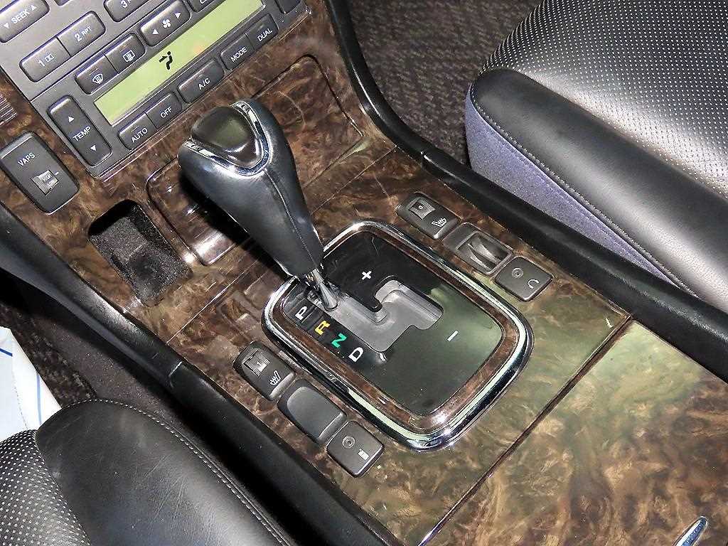 HYUNDAI Equus - Vista 12