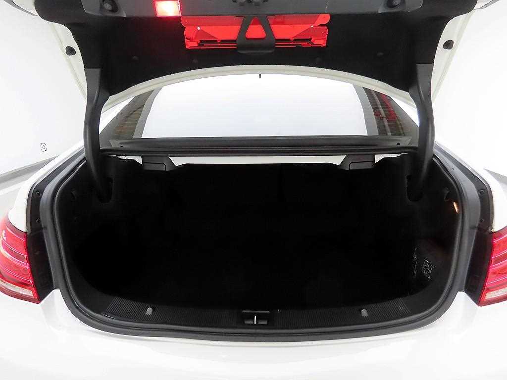 Mercedes Benz E class - Vista 5