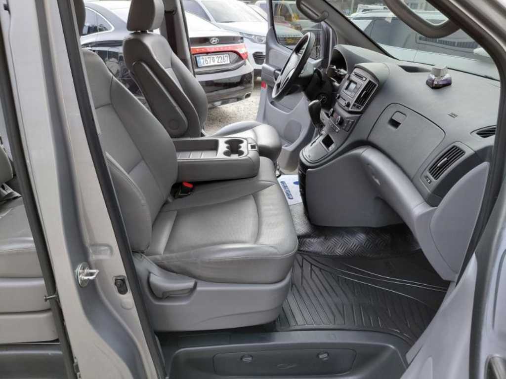 HYUNDAI Starex - Vista 6