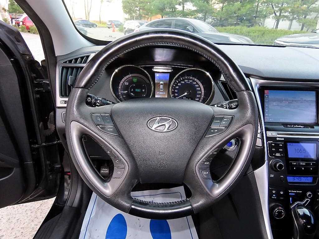 HYUNDAI Sonata - Vista 8