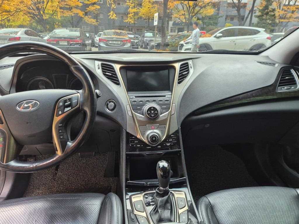 HYUNDAI Grandeur - Vista 7