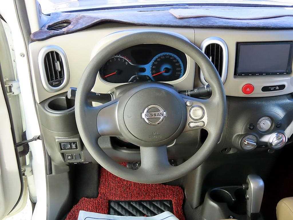 Nissan Cube - Vista 8