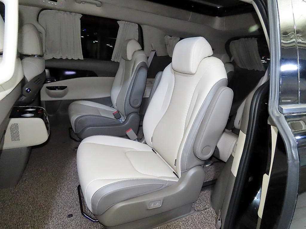 KIA Carnival - Vista 7