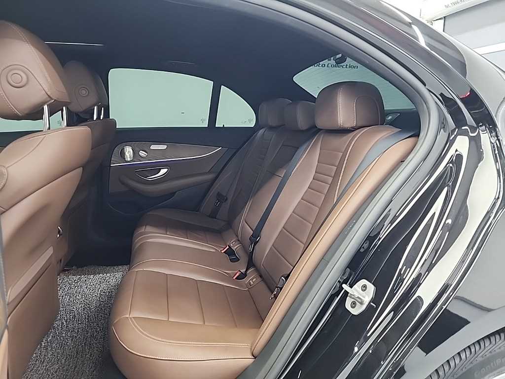 Mercedes Benz E class - Vista 12