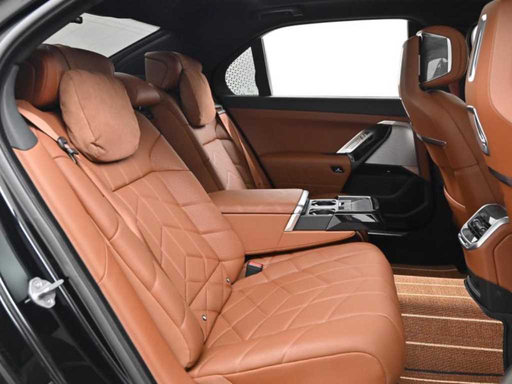 BMW 7 Series - Vista 11