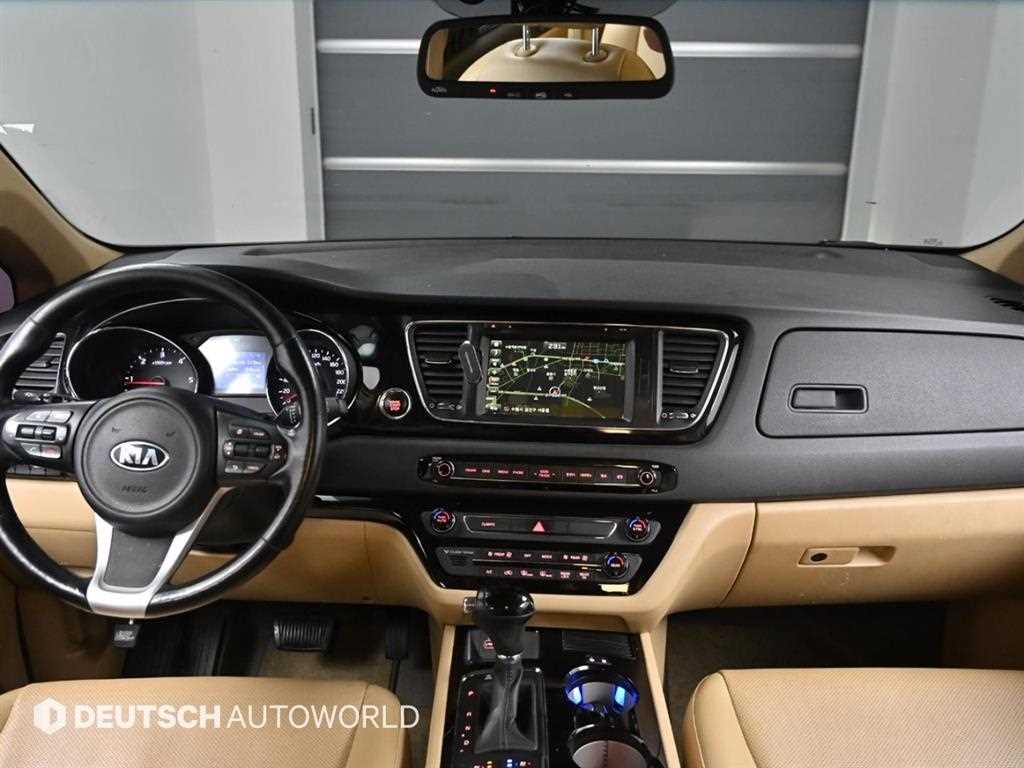 KIA Carnival - Vista 7