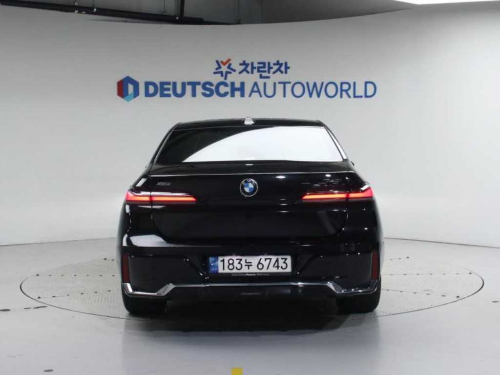 BMW 7 Series - Vista 4