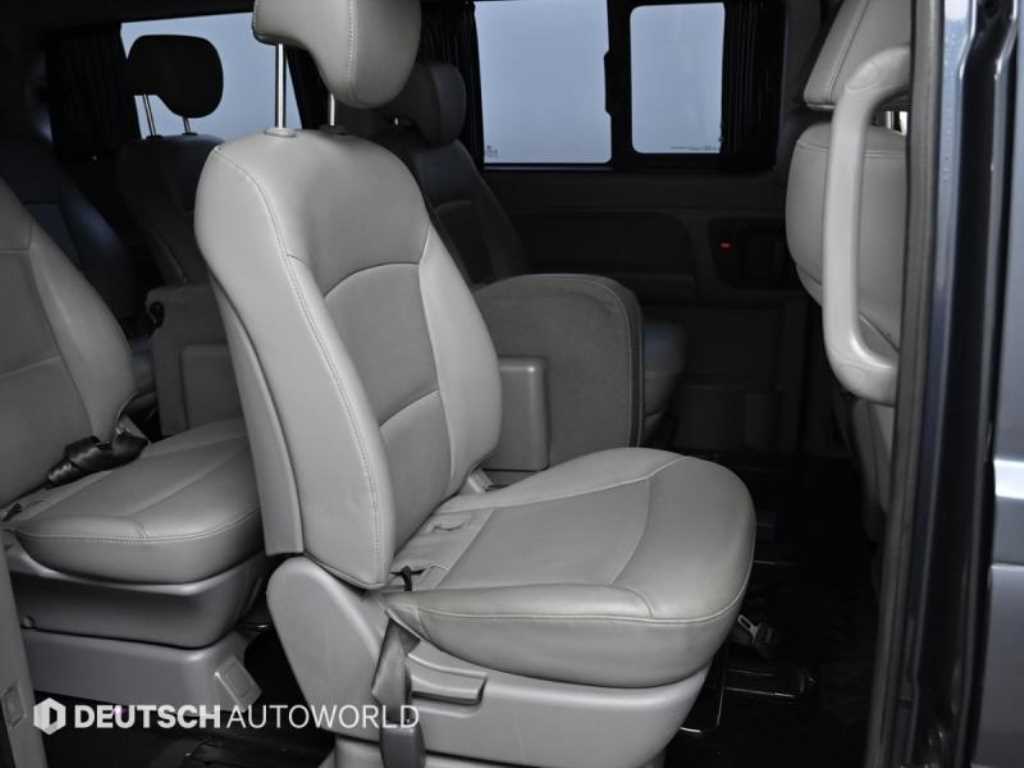 HYUNDAI Starex - Vista 12