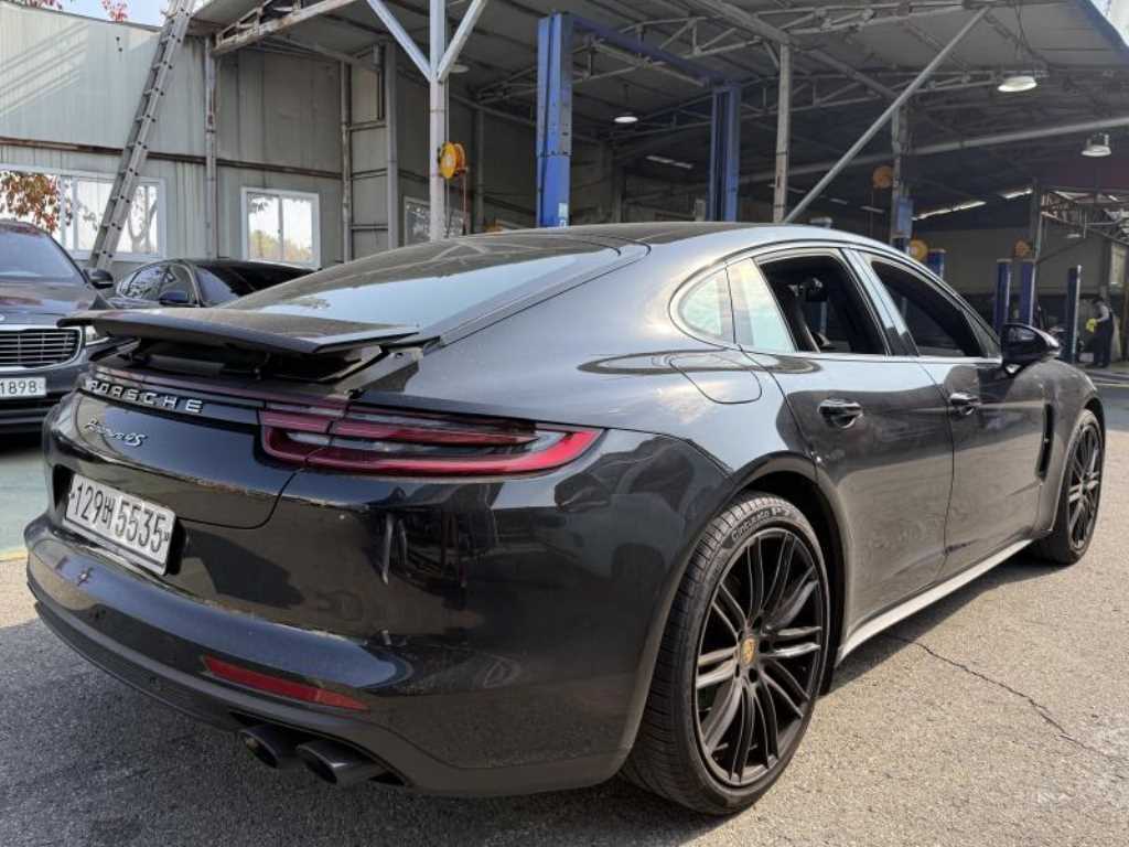 Porsche Panamera - Vista 3