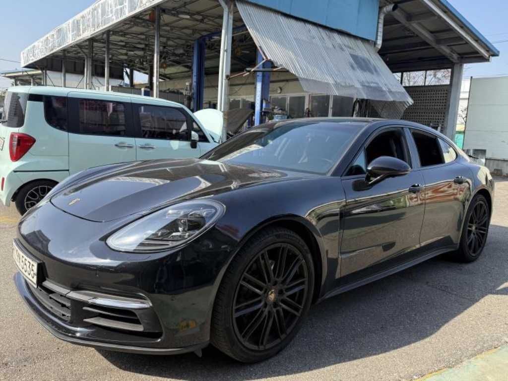 Porsche Panamera - Vista 4