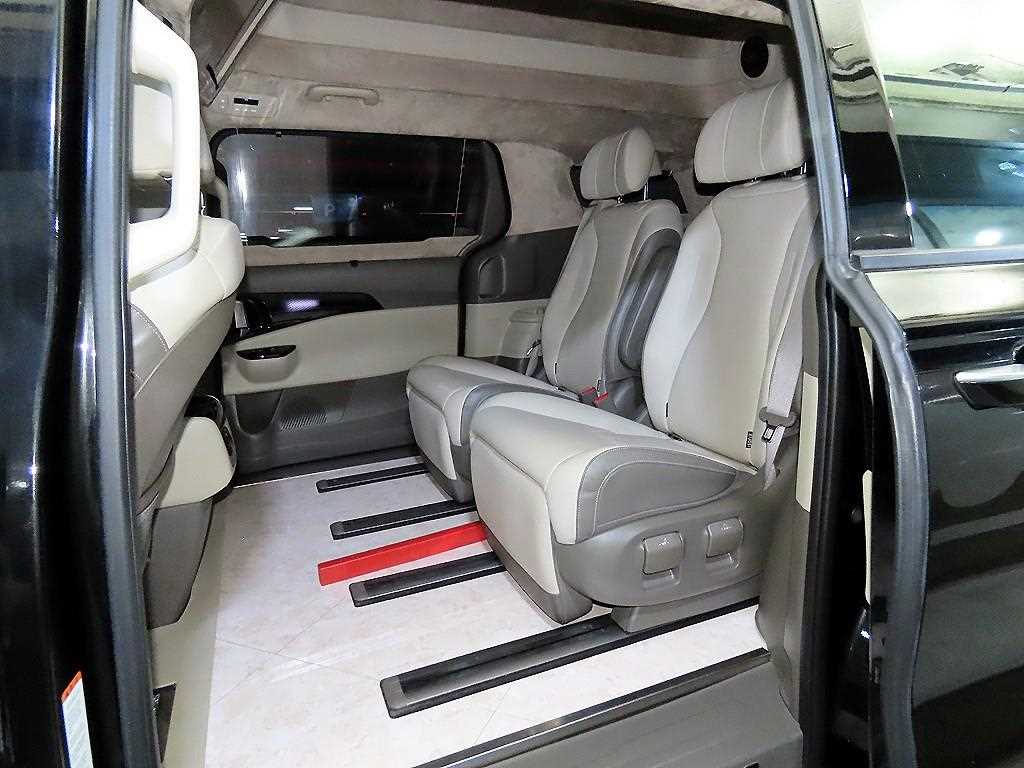 KIA Carnival - Vista 7