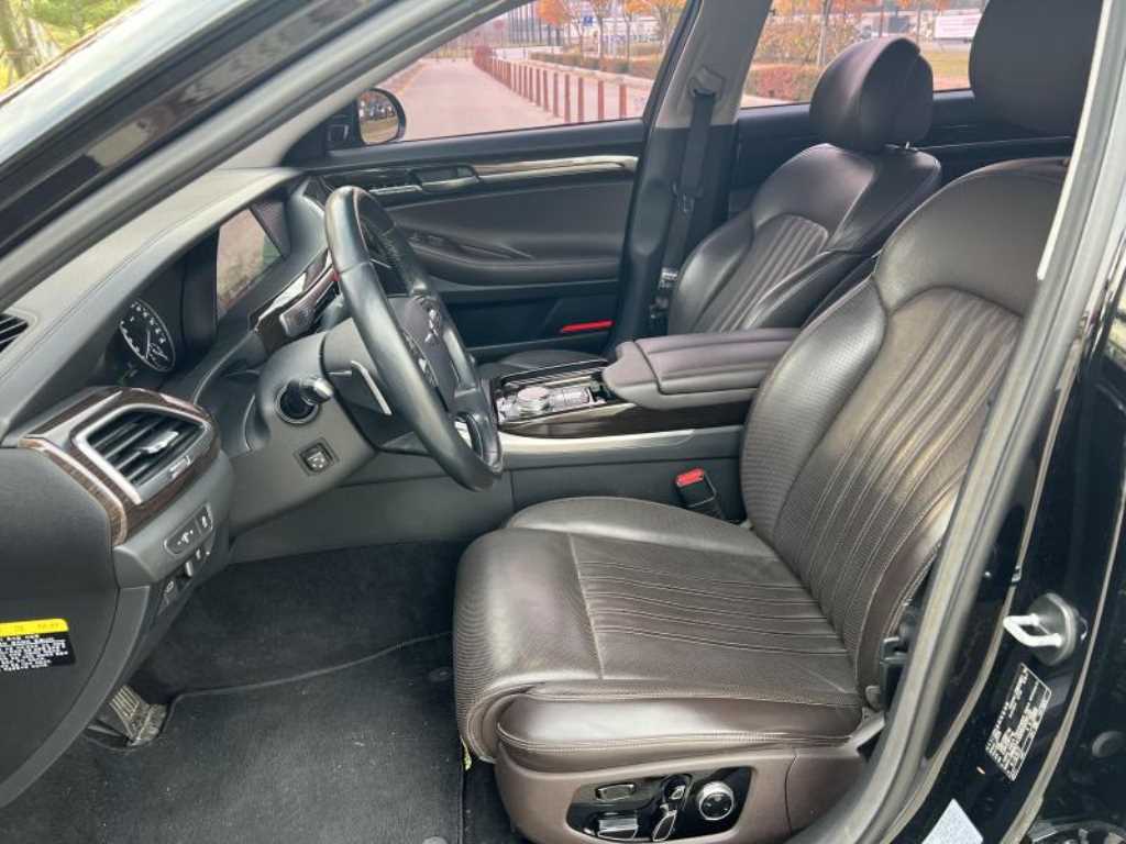 Genesis EQ900 - Vista 10