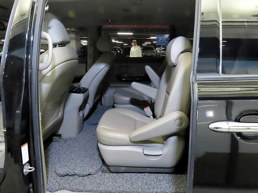 KIA Carnival - Vista 7