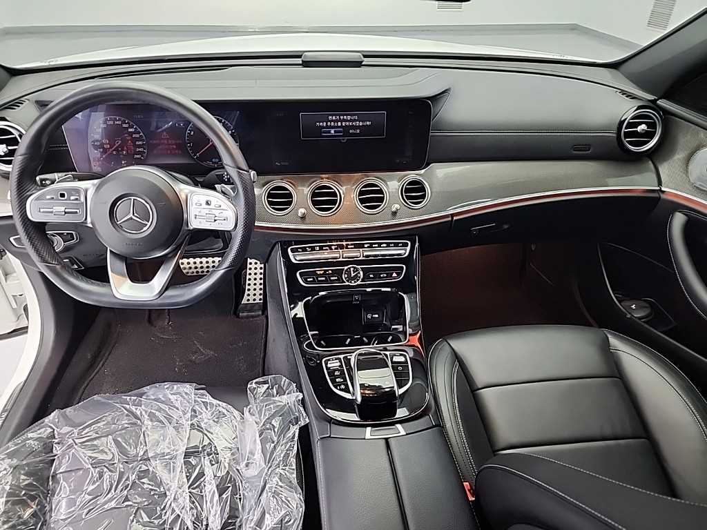 Mercedes Benz E class - Vista 7