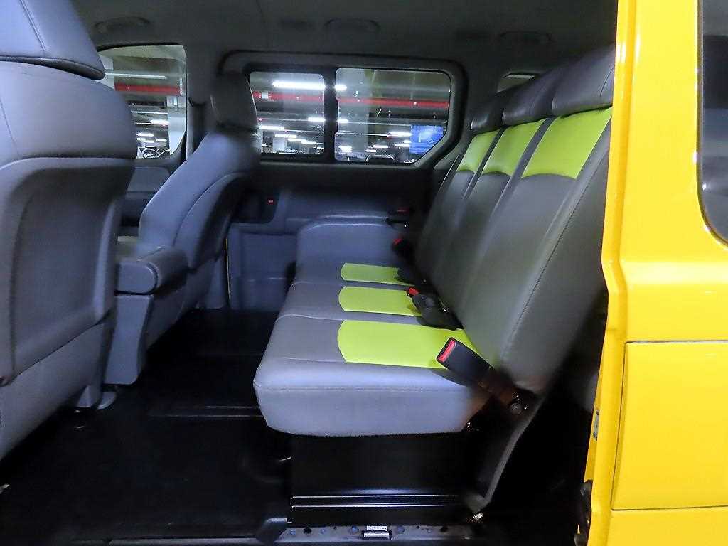 HYUNDAI Starex - Vista 7