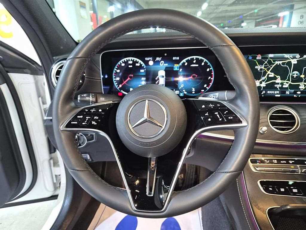 Mercedes Benz E class - Vista 9