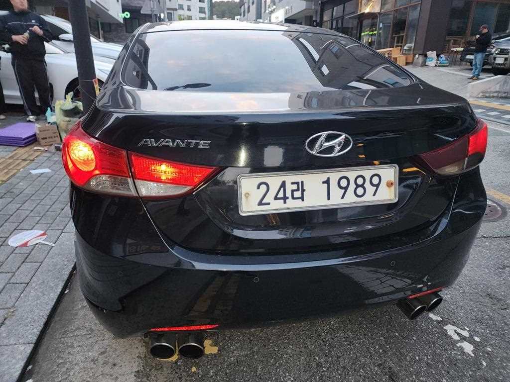 HYUNDAI Avante - Vista 2