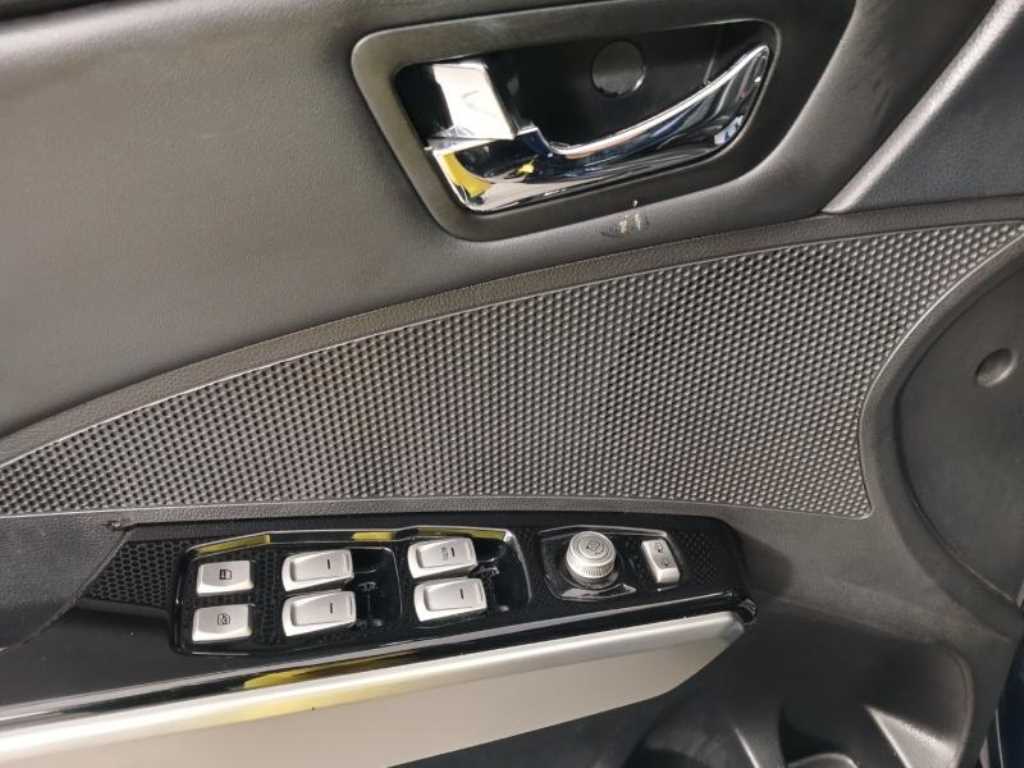 Ssangyong Tivoli - Vista 9