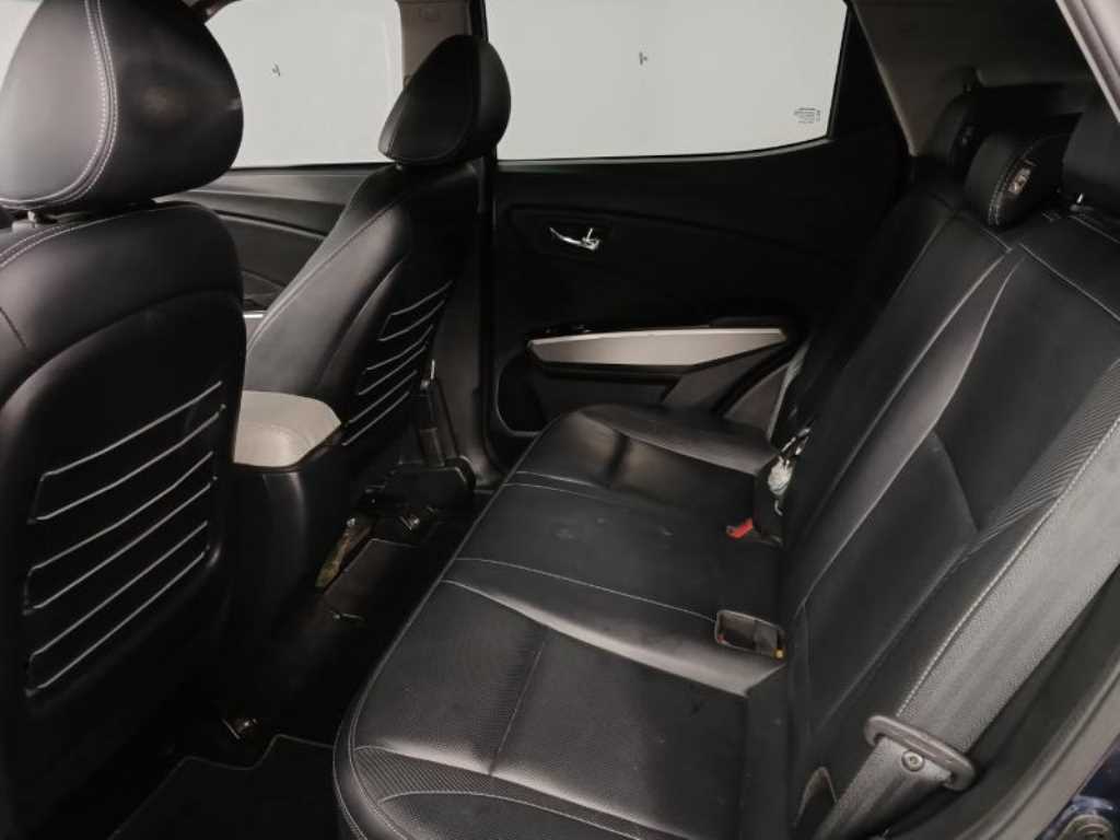 Ssangyong Tivoli - Vista 8