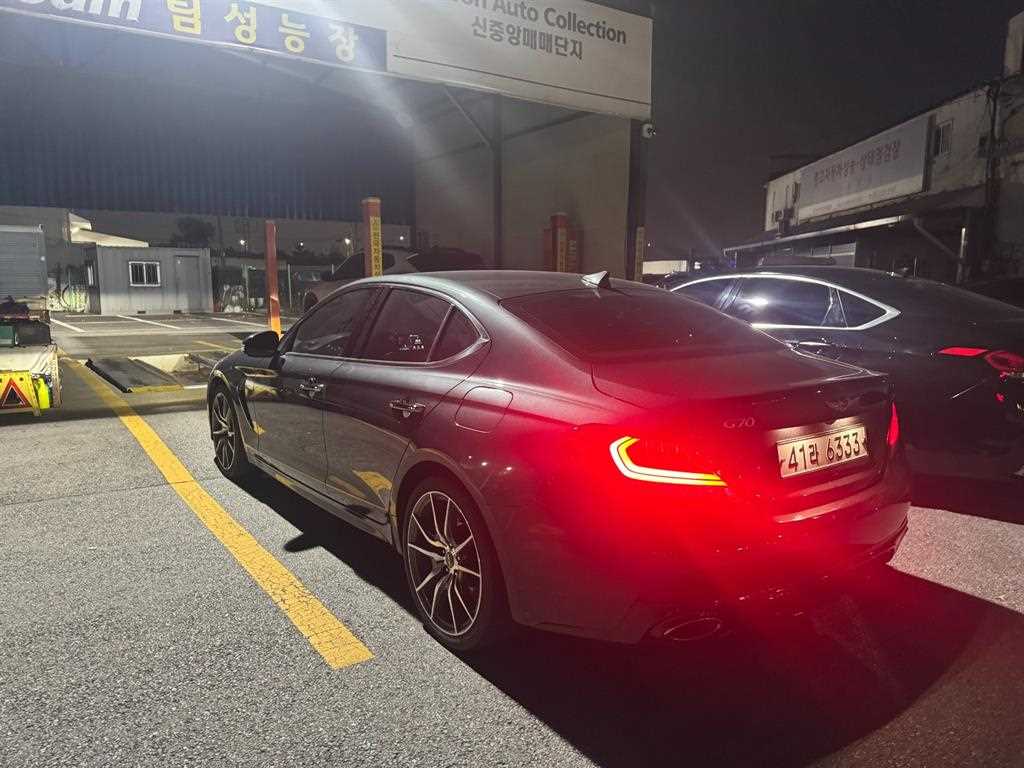 Genesis G70 - Vista 3