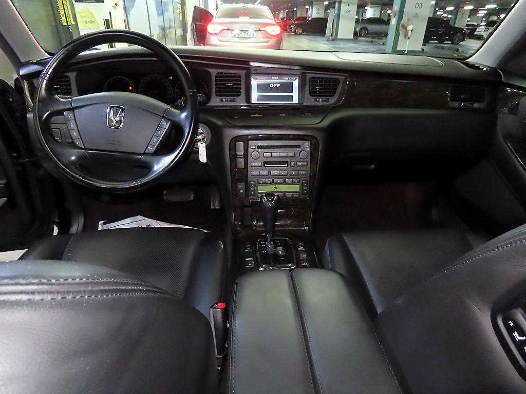 HYUNDAI Equus - Vista 10