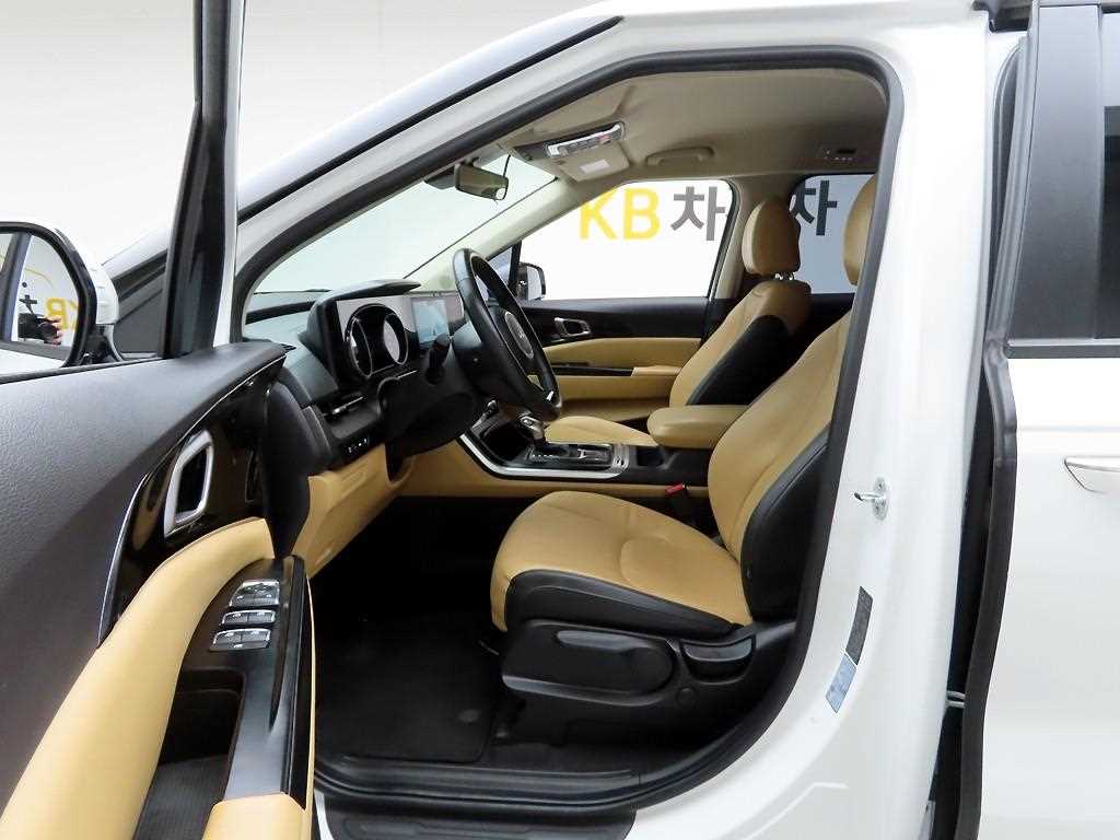 KIA Carnival - Vista 12