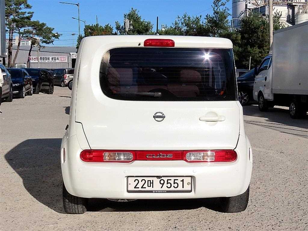 Nissan Cube - Vista 4