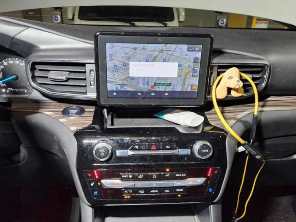 Ford Explorer - Vista 8