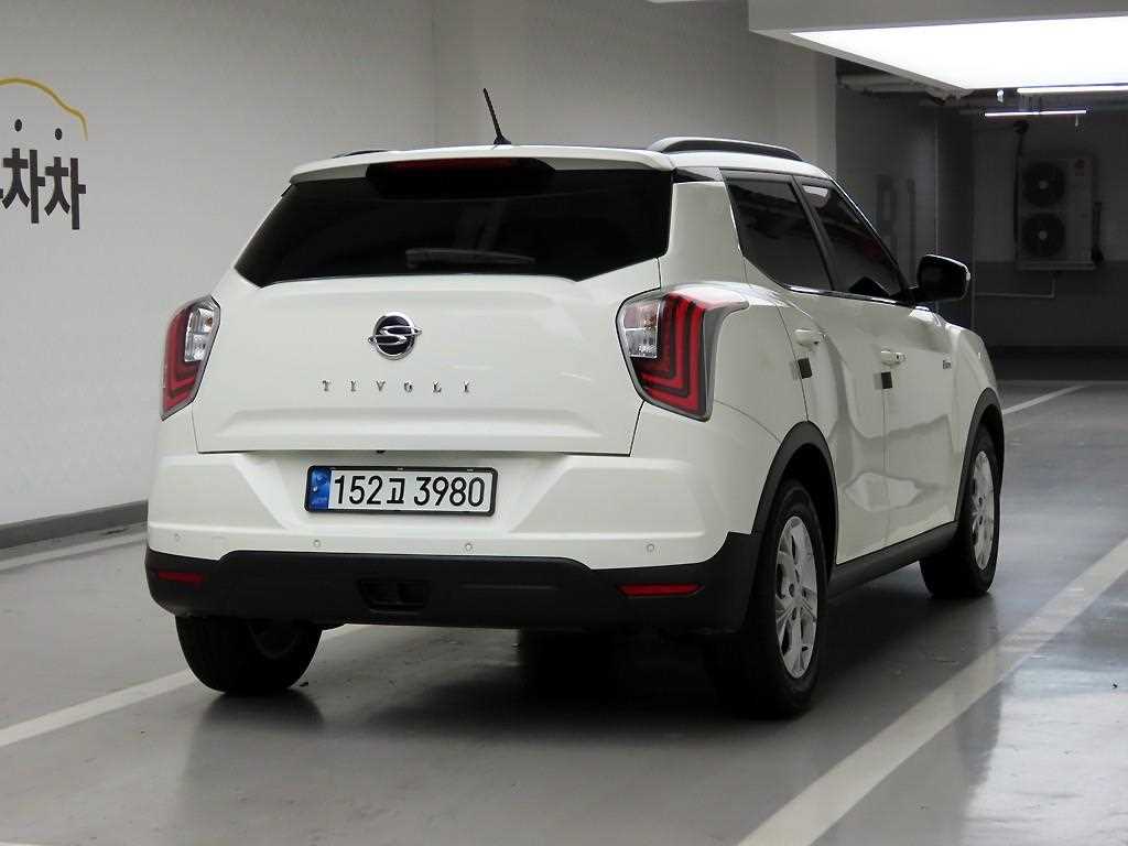 Ssangyong Tivoli - Vista 4