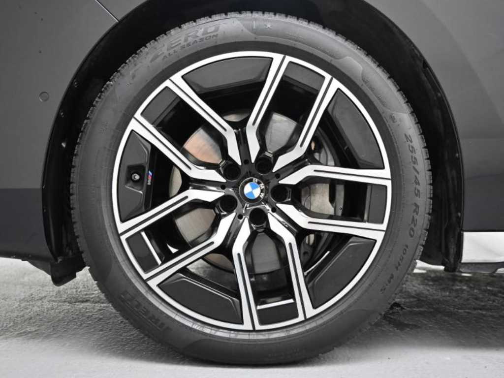 BMW 7 Series - Vista 5