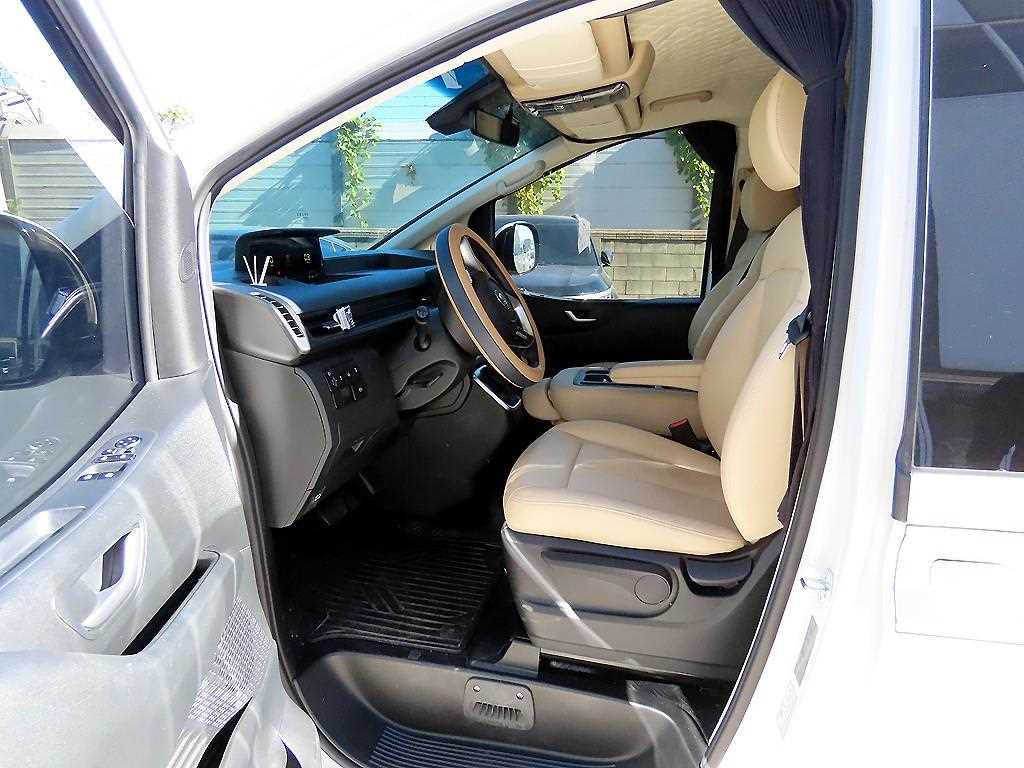 HYUNDAI Staria - Vista 5