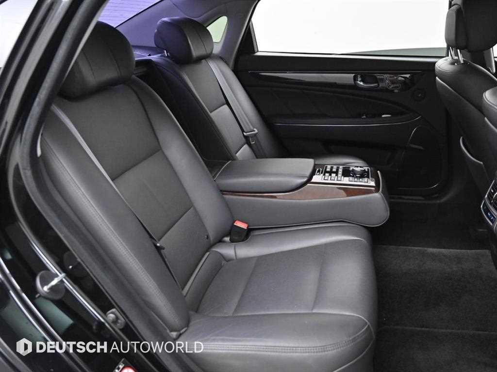 HYUNDAI Equus - Vista 12