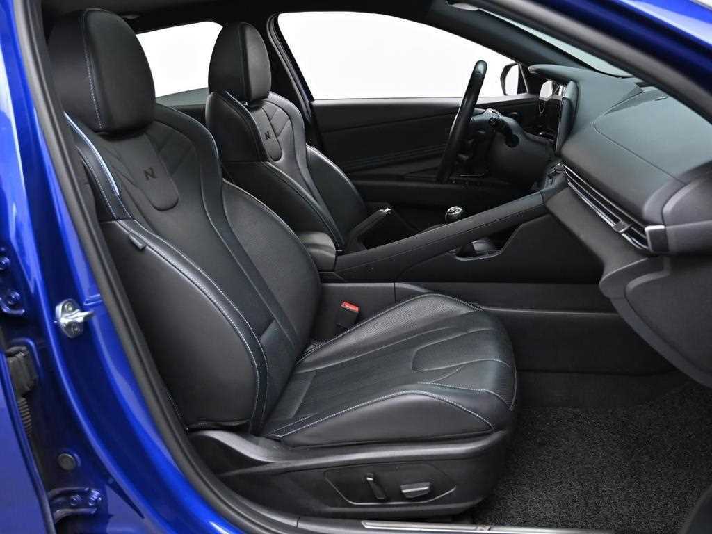 HYUNDAI Avante - Vista 10